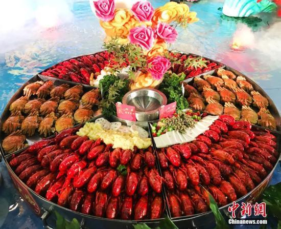 小龍蝦橫行德國柏林 政府鼓勵吃貨們大快朵頤！