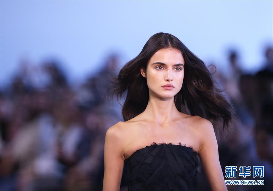 （國際）（1）紐約時(shí)裝周開幕 NOON BY NOOR品牌發(fā)布新款時(shí)裝